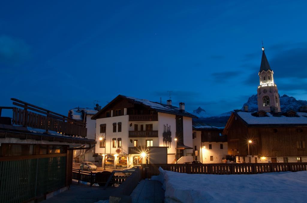 קורטינה ד'אמפזו Hotel Alaska Cortina מראה חיצוני תמונה
