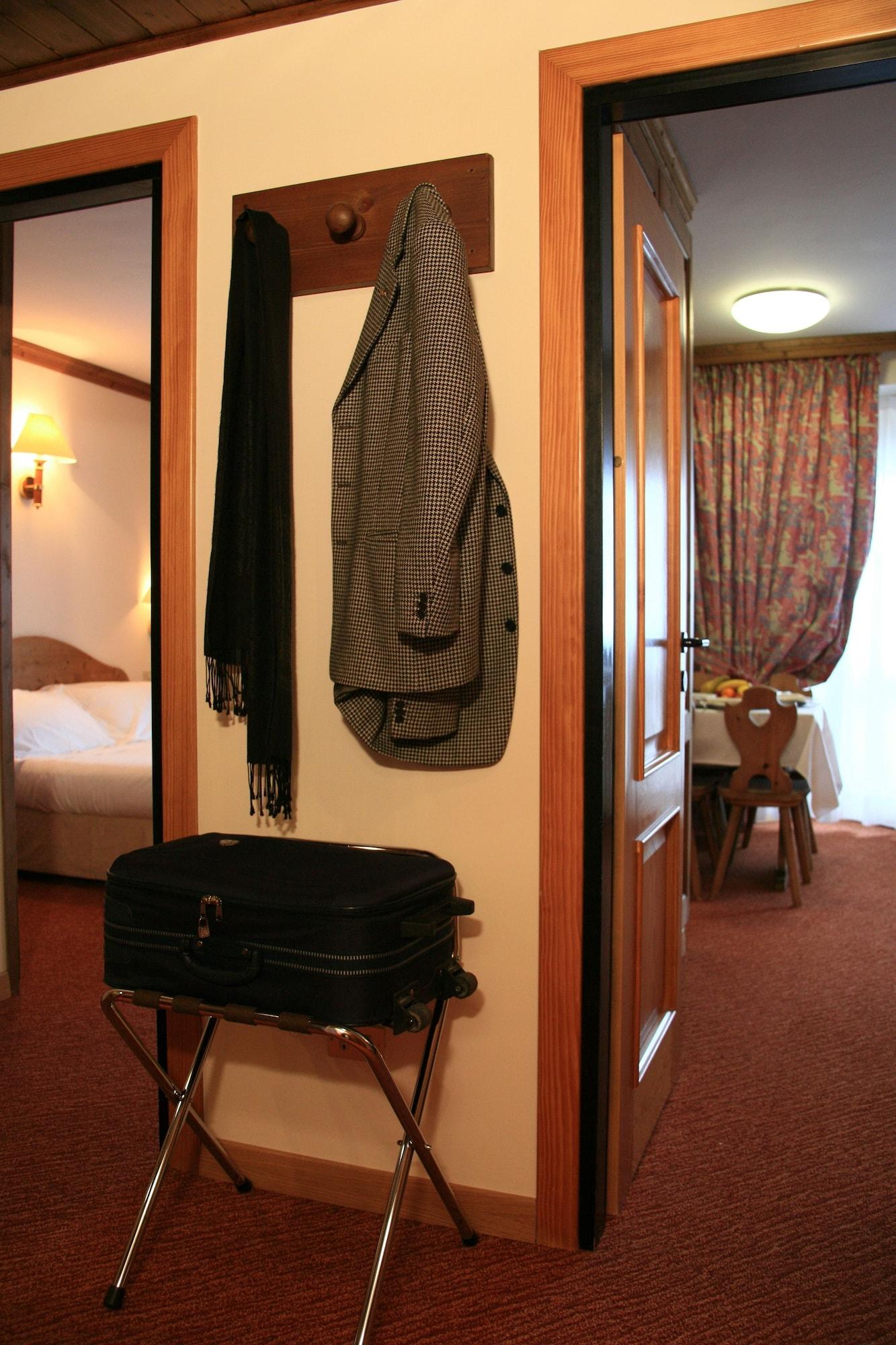 קורטינה ד'אמפזו Hotel Alaska Cortina מראה חיצוני תמונה
