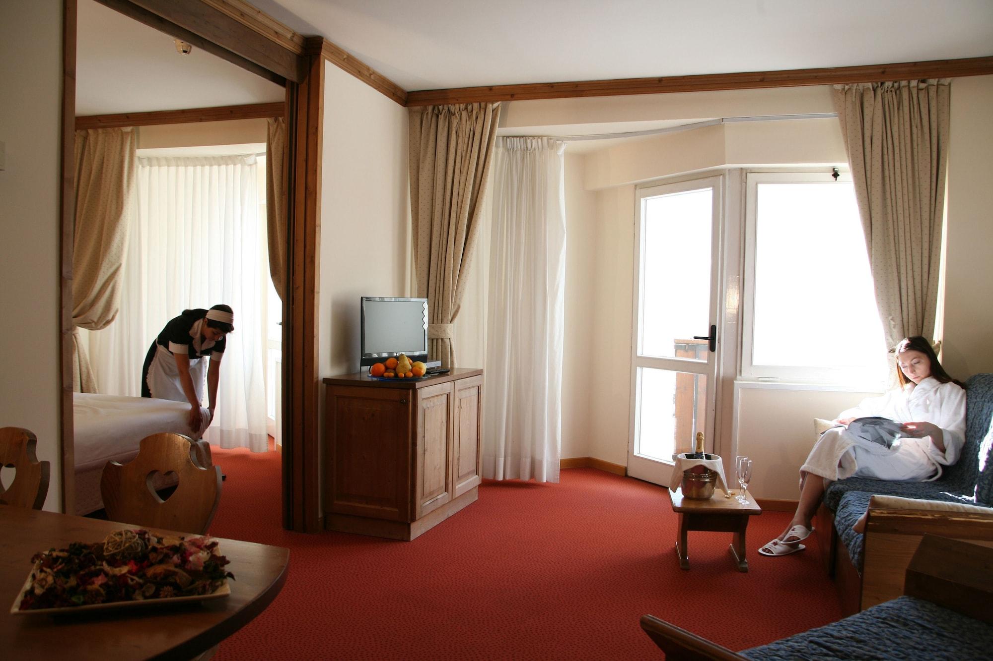 קורטינה ד'אמפזו Hotel Alaska Cortina מראה חיצוני תמונה