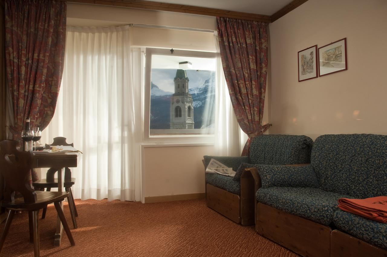 קורטינה ד'אמפזו Hotel Alaska Cortina מראה חיצוני תמונה
