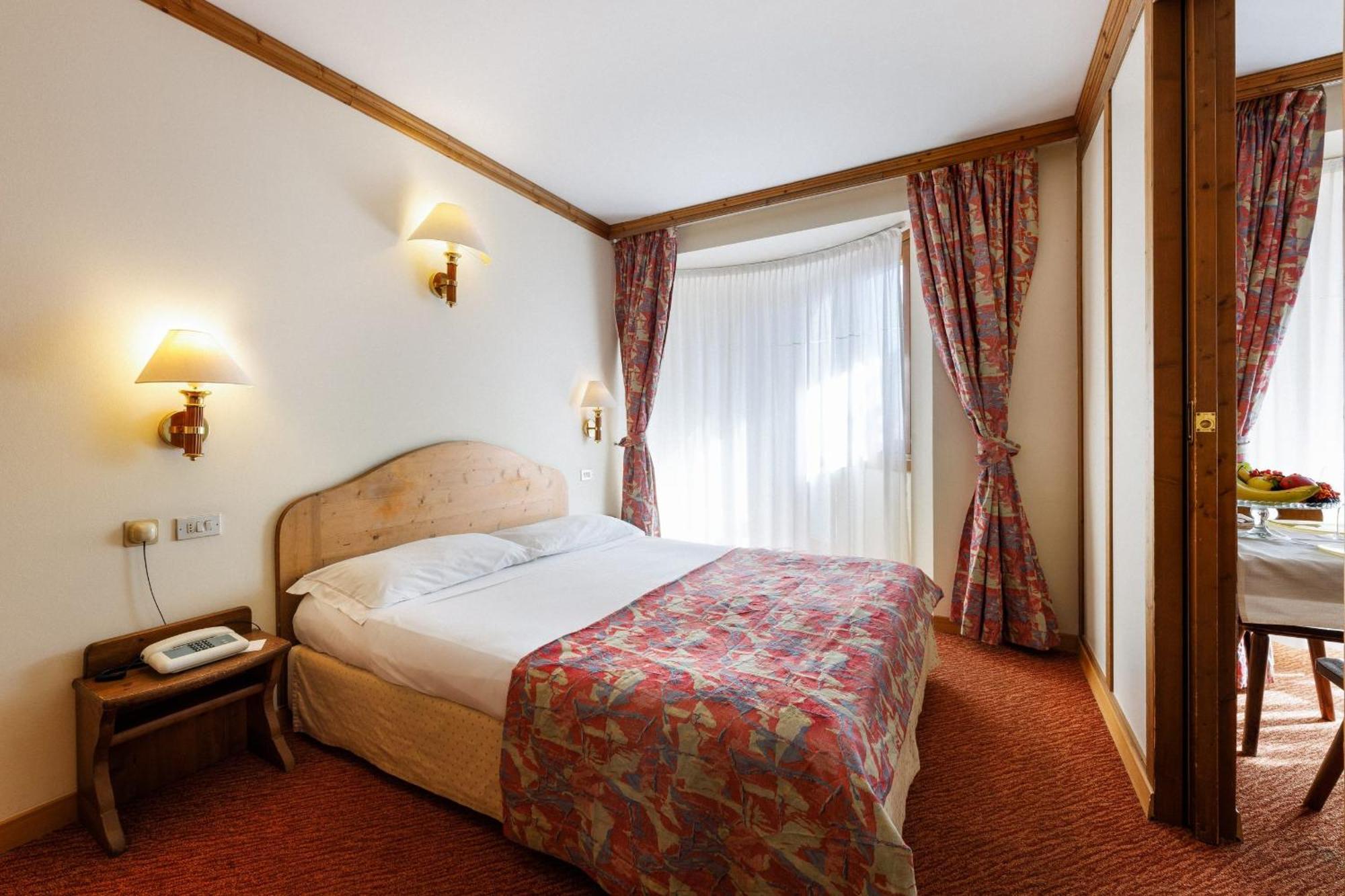 קורטינה ד'אמפזו Hotel Alaska Cortina מראה חיצוני תמונה