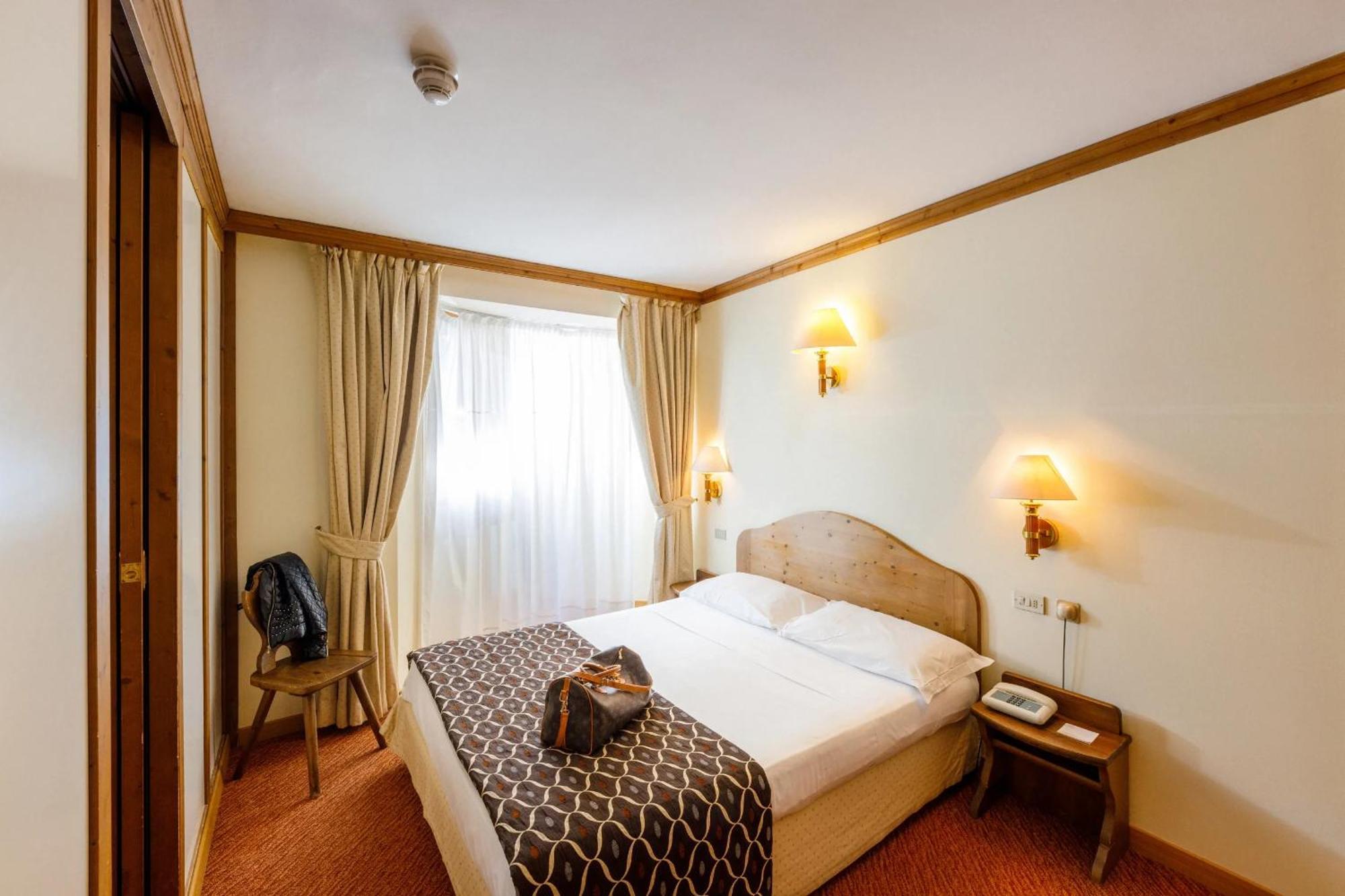 קורטינה ד'אמפזו Hotel Alaska Cortina מראה חיצוני תמונה
