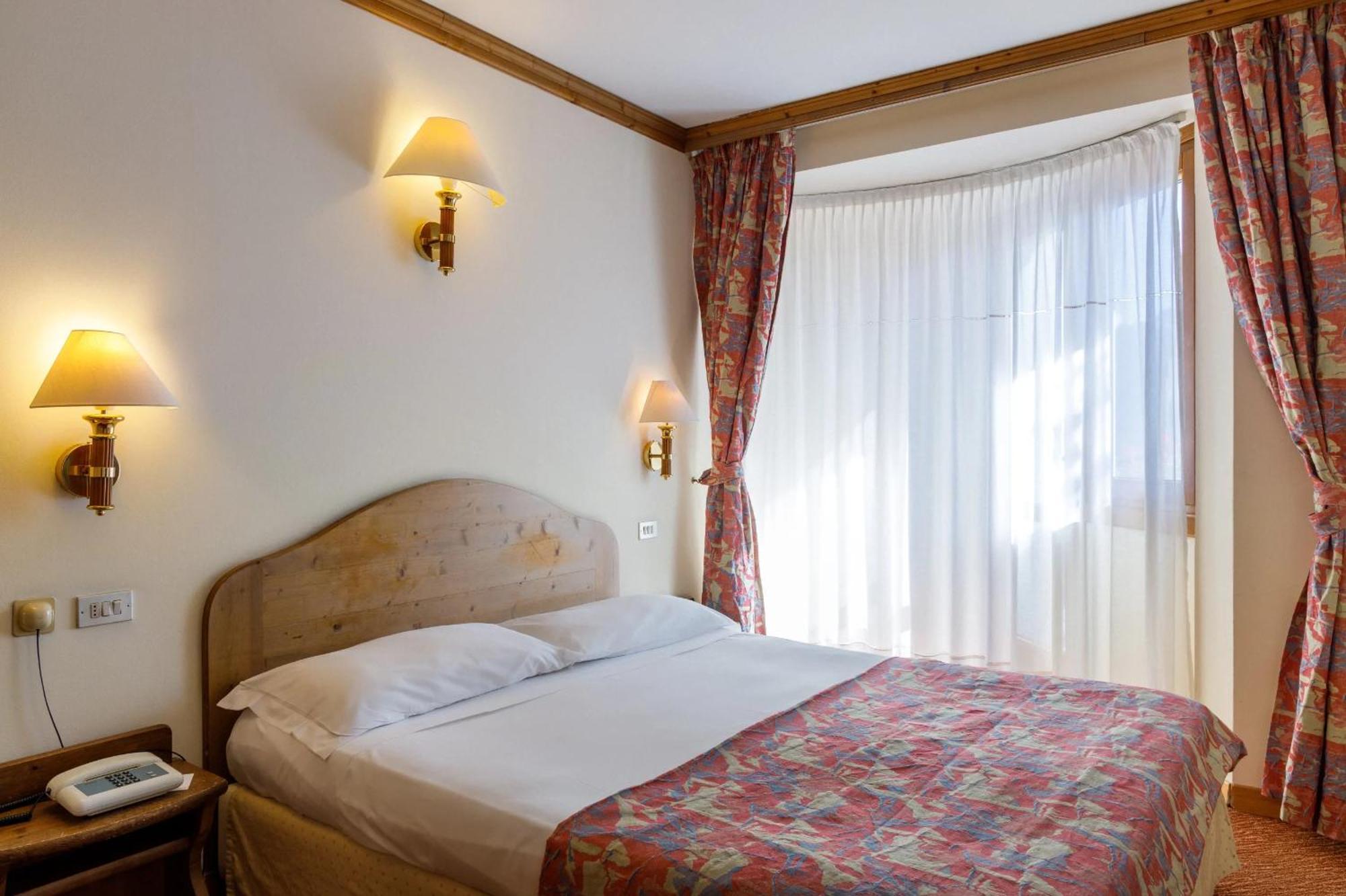 קורטינה ד'אמפזו Hotel Alaska Cortina מראה חיצוני תמונה