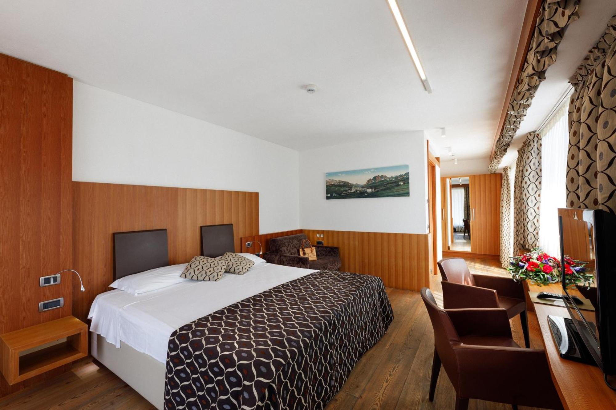 קורטינה ד'אמפזו Hotel Alaska Cortina מראה חיצוני תמונה