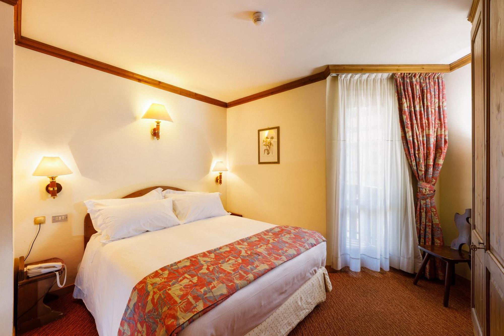 קורטינה ד'אמפזו Hotel Alaska Cortina מראה חיצוני תמונה