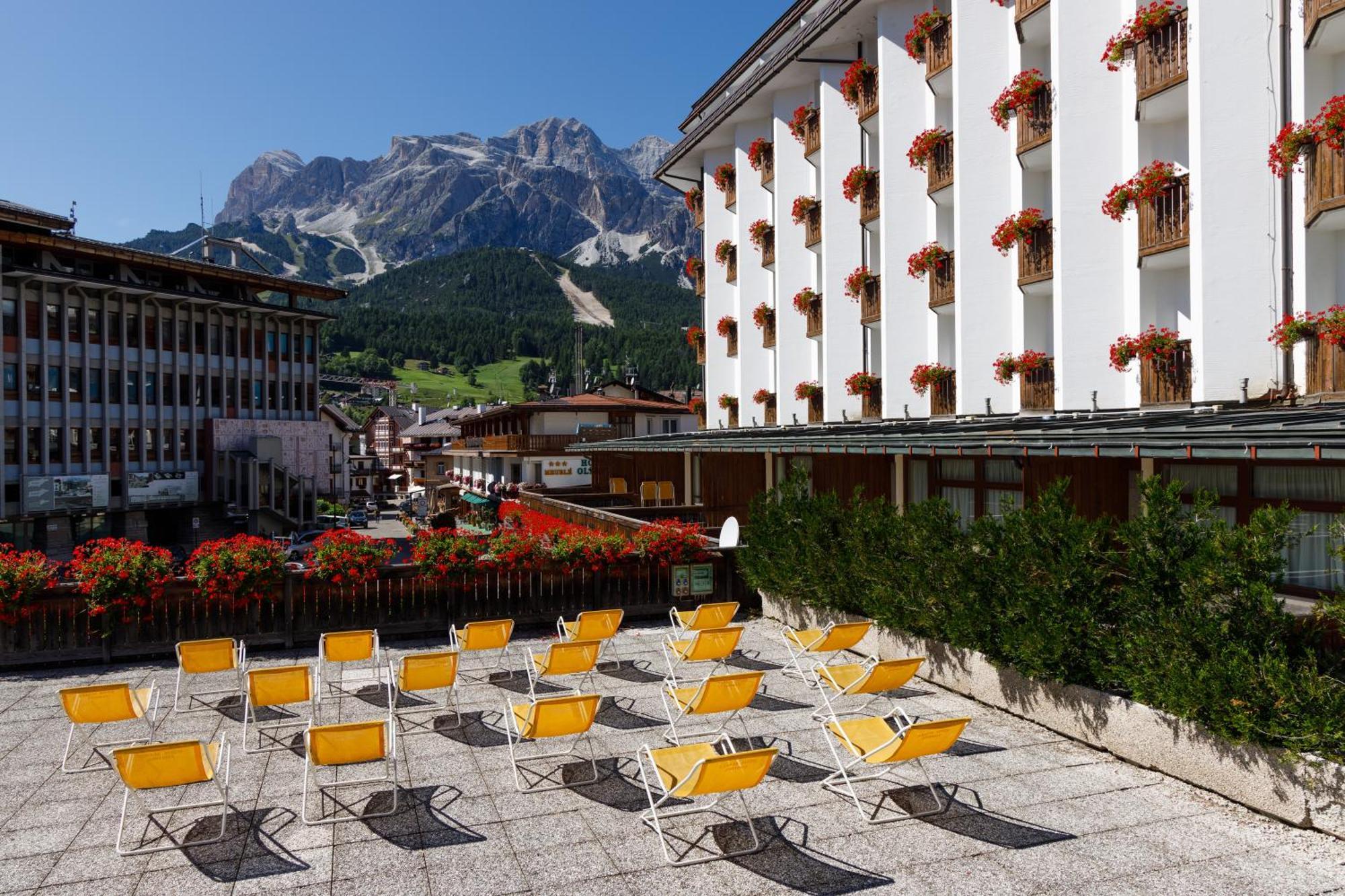 קורטינה ד'אמפזו Hotel Alaska Cortina מראה חיצוני תמונה