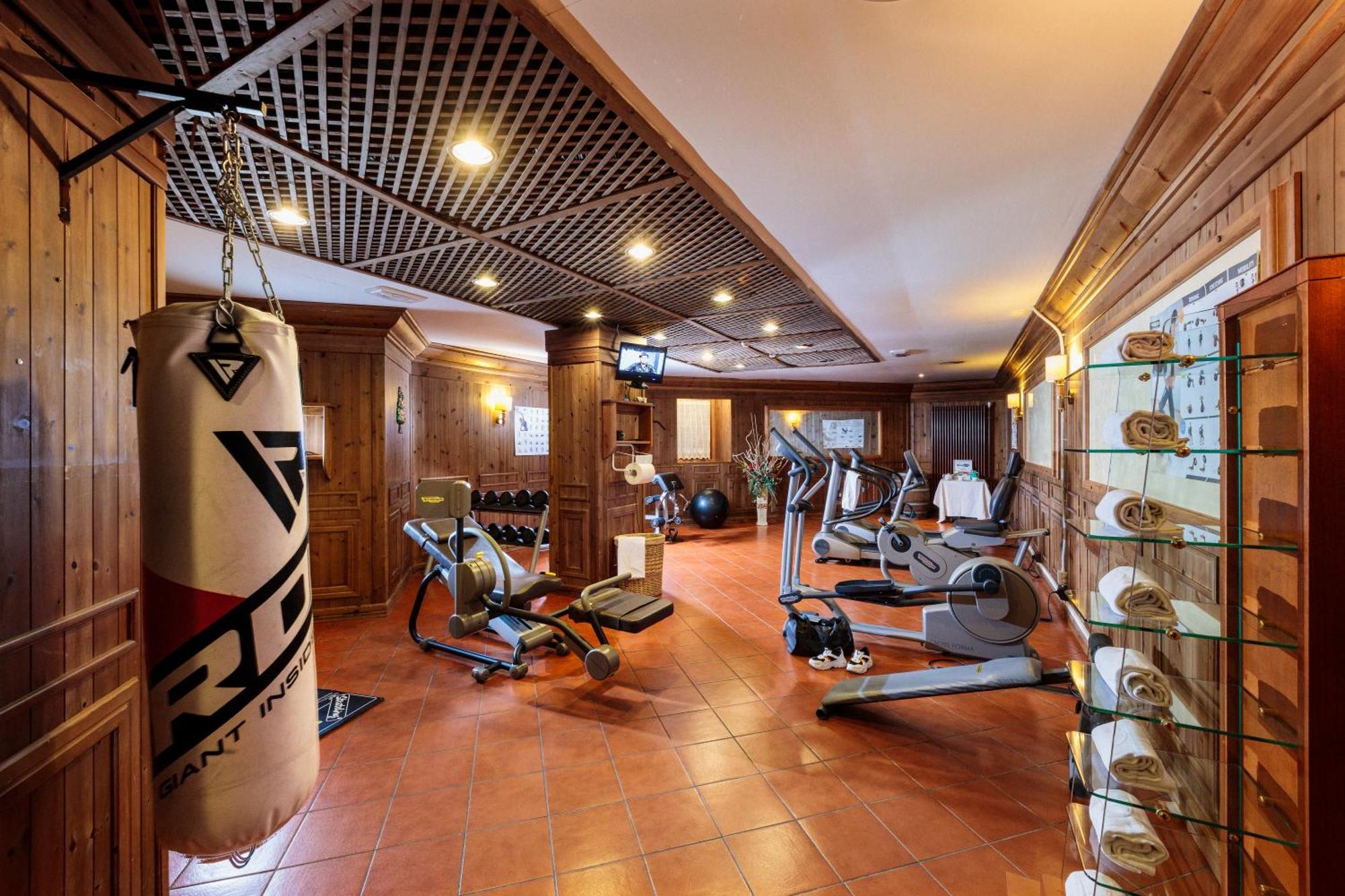 קורטינה ד'אמפזו Hotel Alaska Cortina מראה חיצוני תמונה