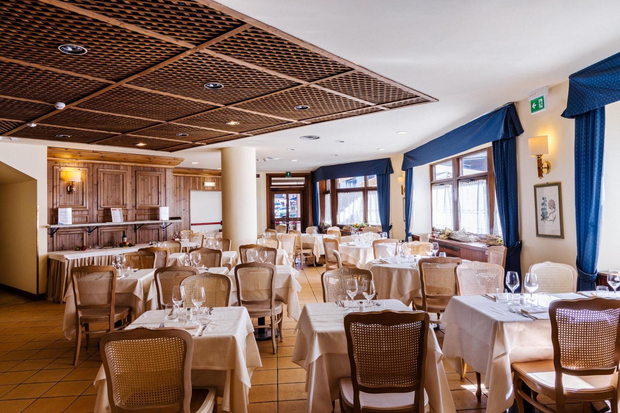 קורטינה ד'אמפזו Hotel Alaska Cortina מראה חיצוני תמונה