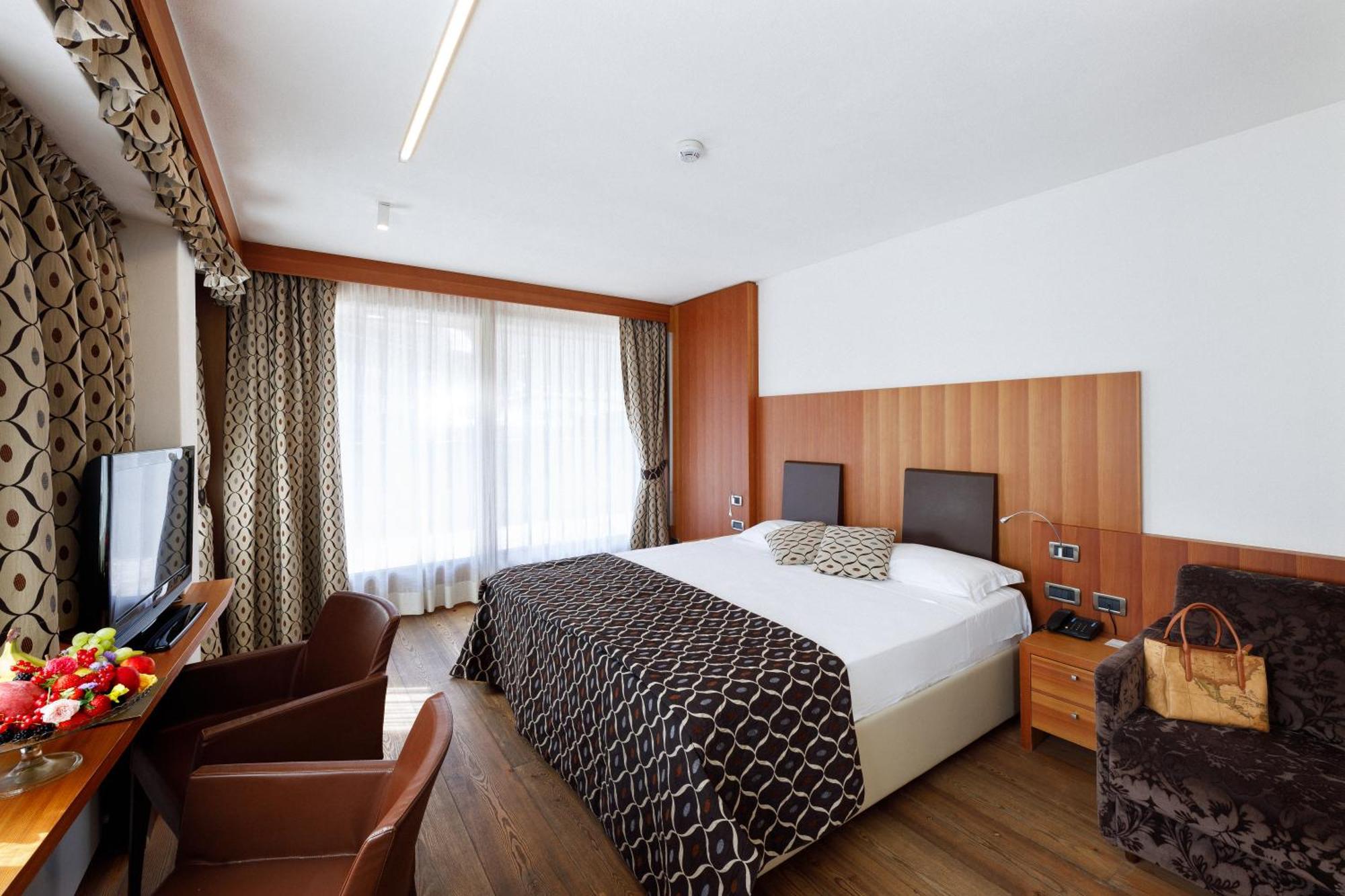 קורטינה ד'אמפזו Hotel Alaska Cortina מראה חיצוני תמונה