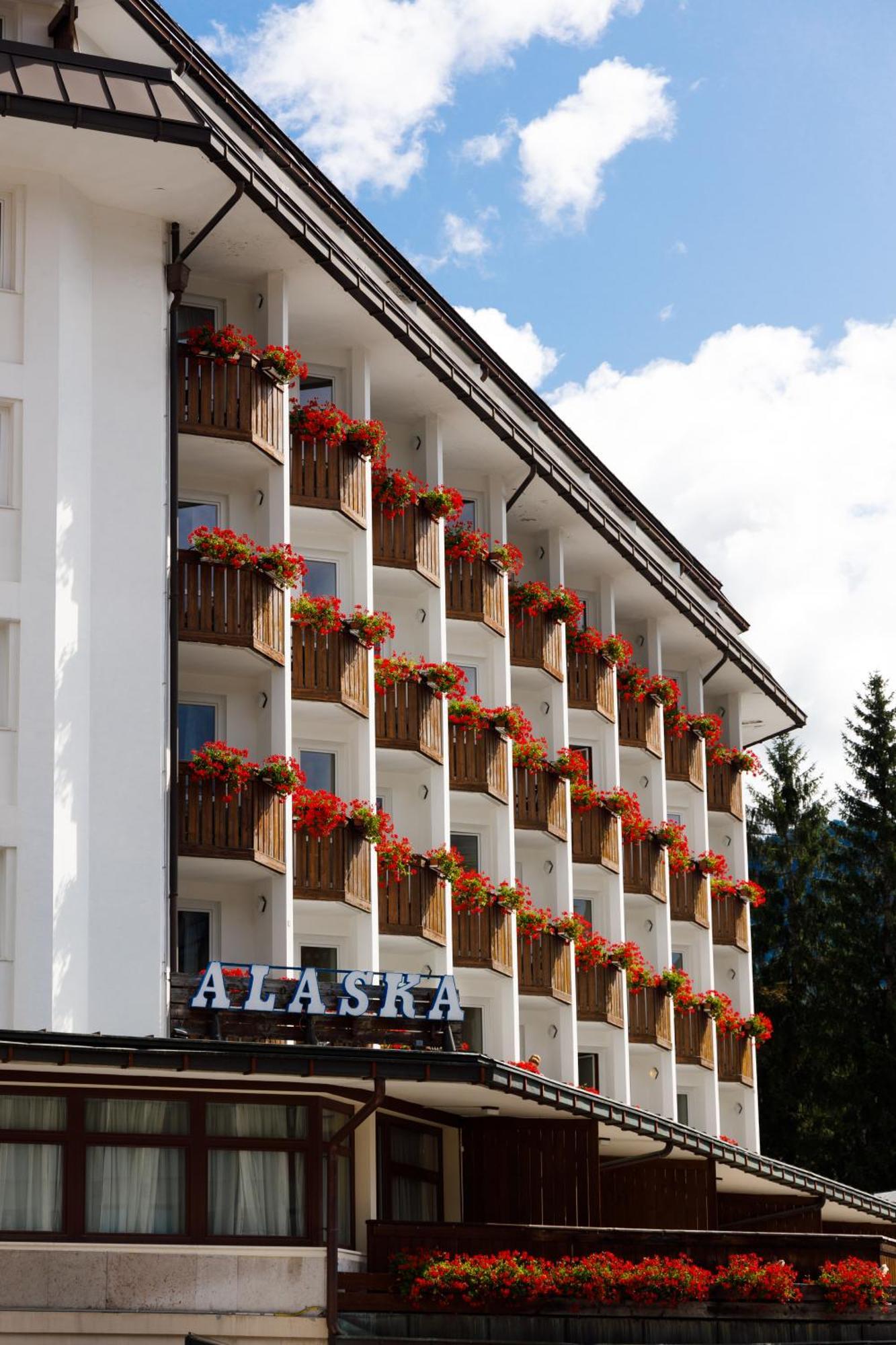 קורטינה ד'אמפזו Hotel Alaska Cortina מראה חיצוני תמונה