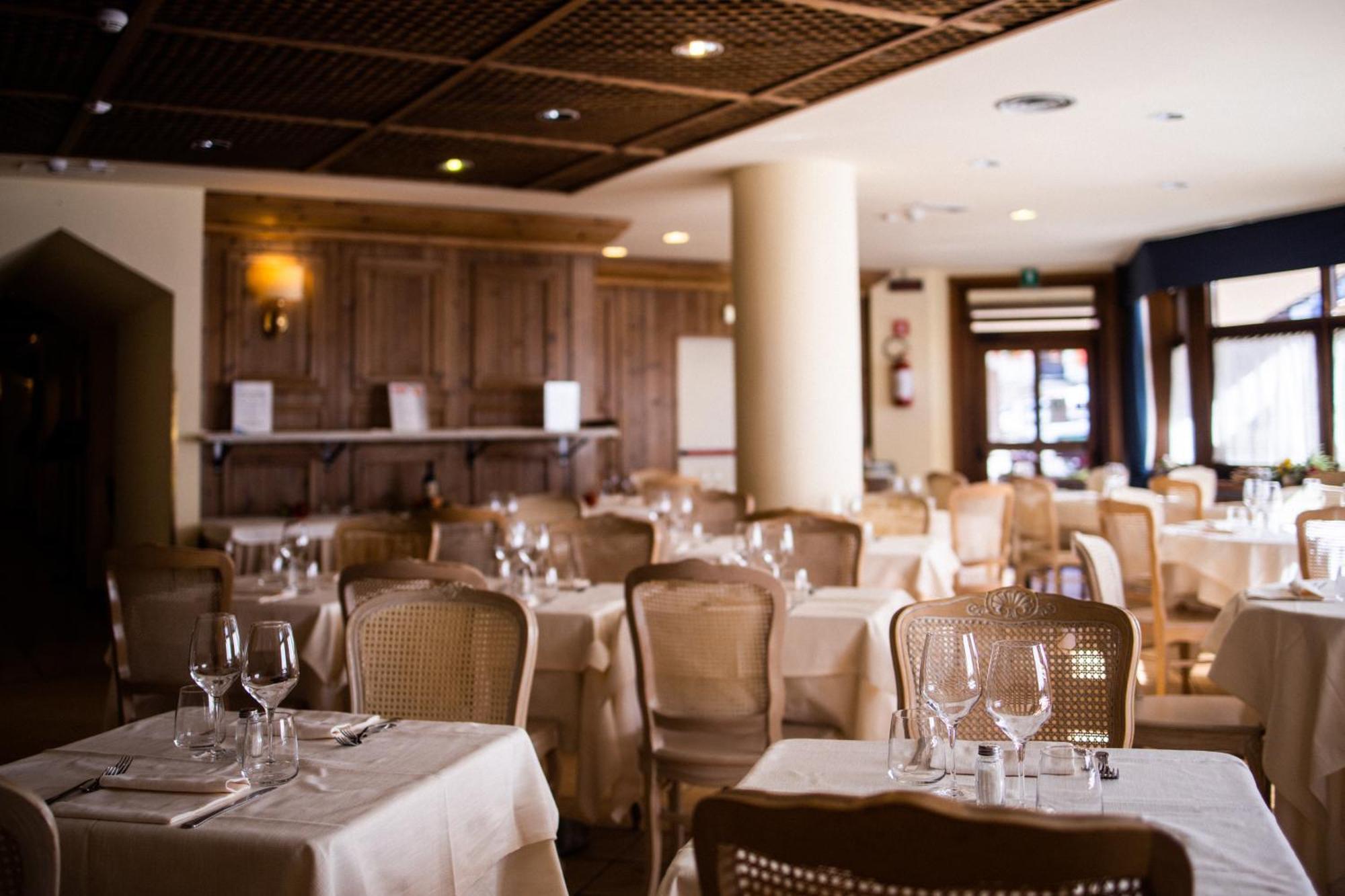 קורטינה ד'אמפזו Hotel Alaska Cortina מראה חיצוני תמונה