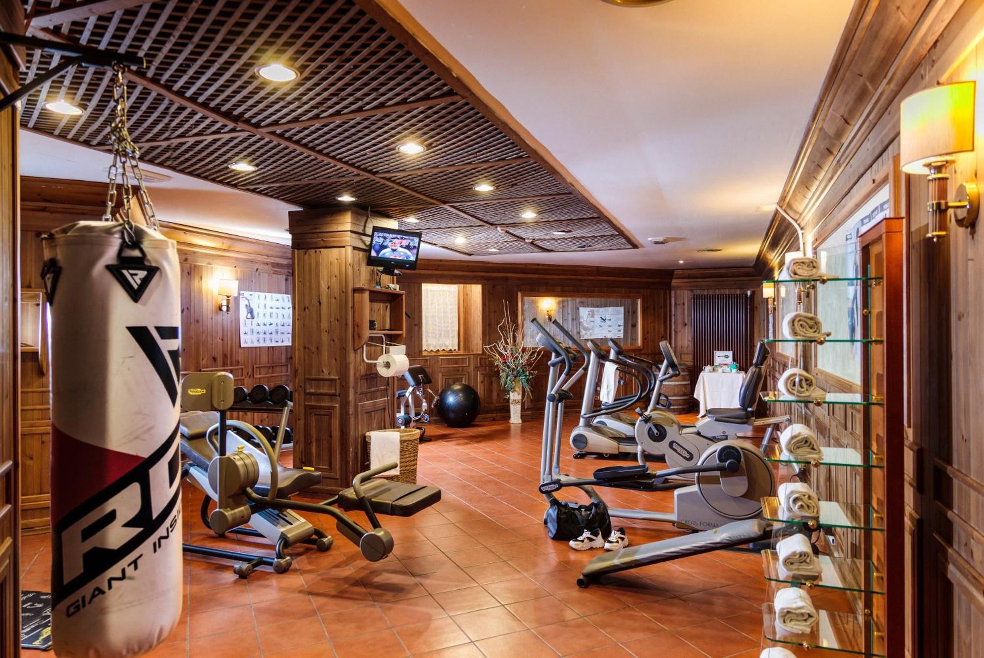קורטינה ד'אמפזו Hotel Alaska Cortina מראה חיצוני תמונה