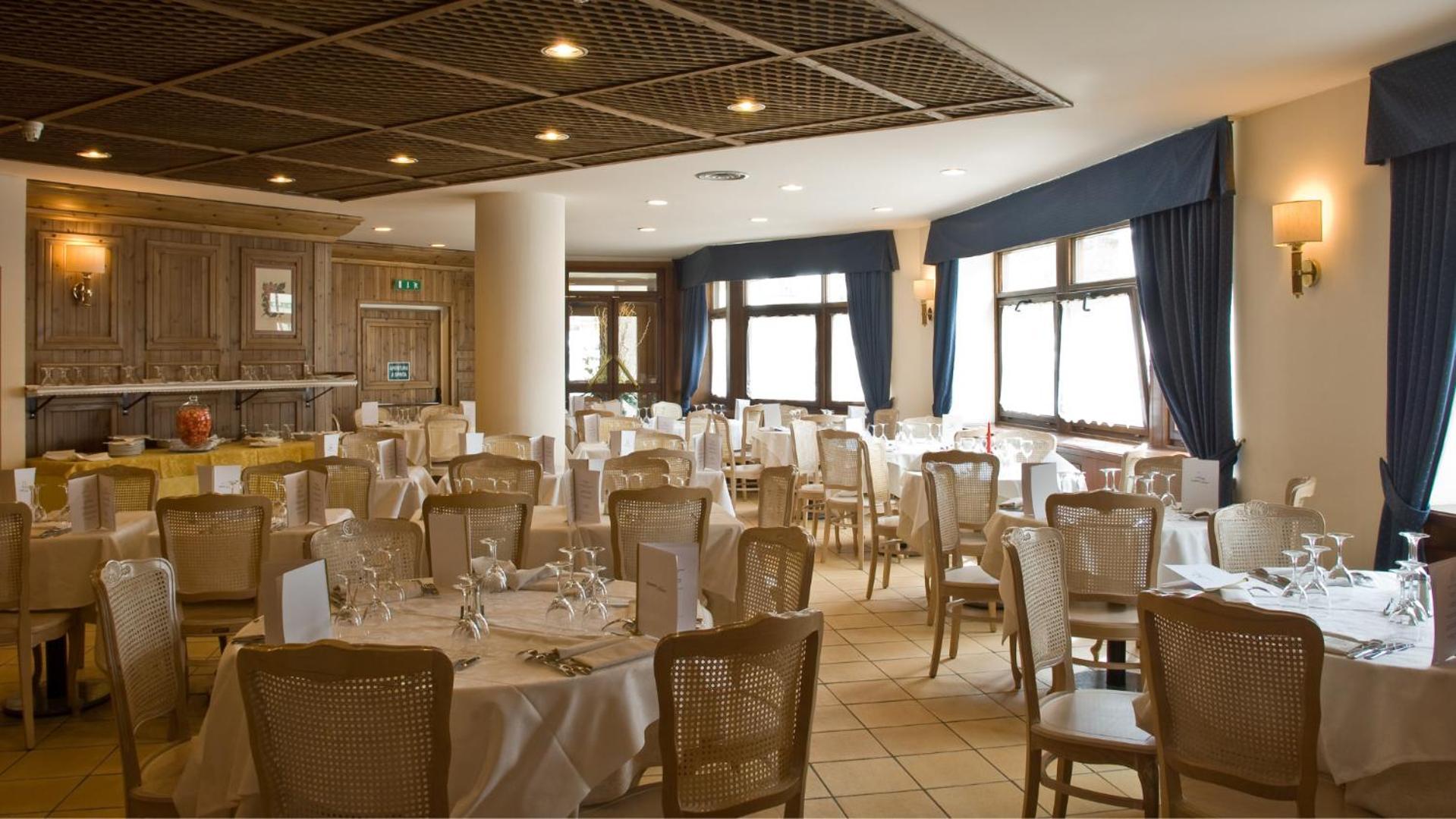 קורטינה ד'אמפזו Hotel Alaska Cortina מראה חיצוני תמונה