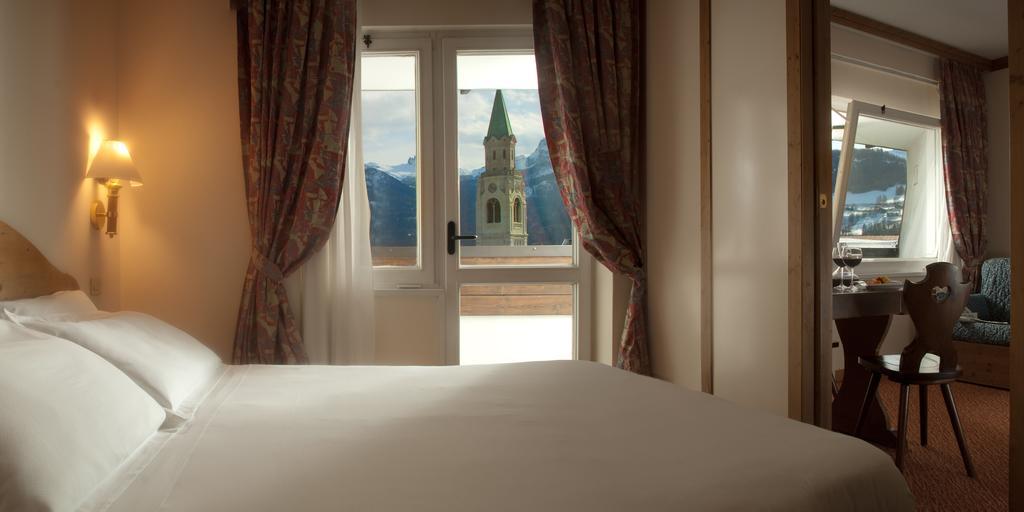 קורטינה ד'אמפזו Hotel Alaska Cortina מראה חיצוני תמונה