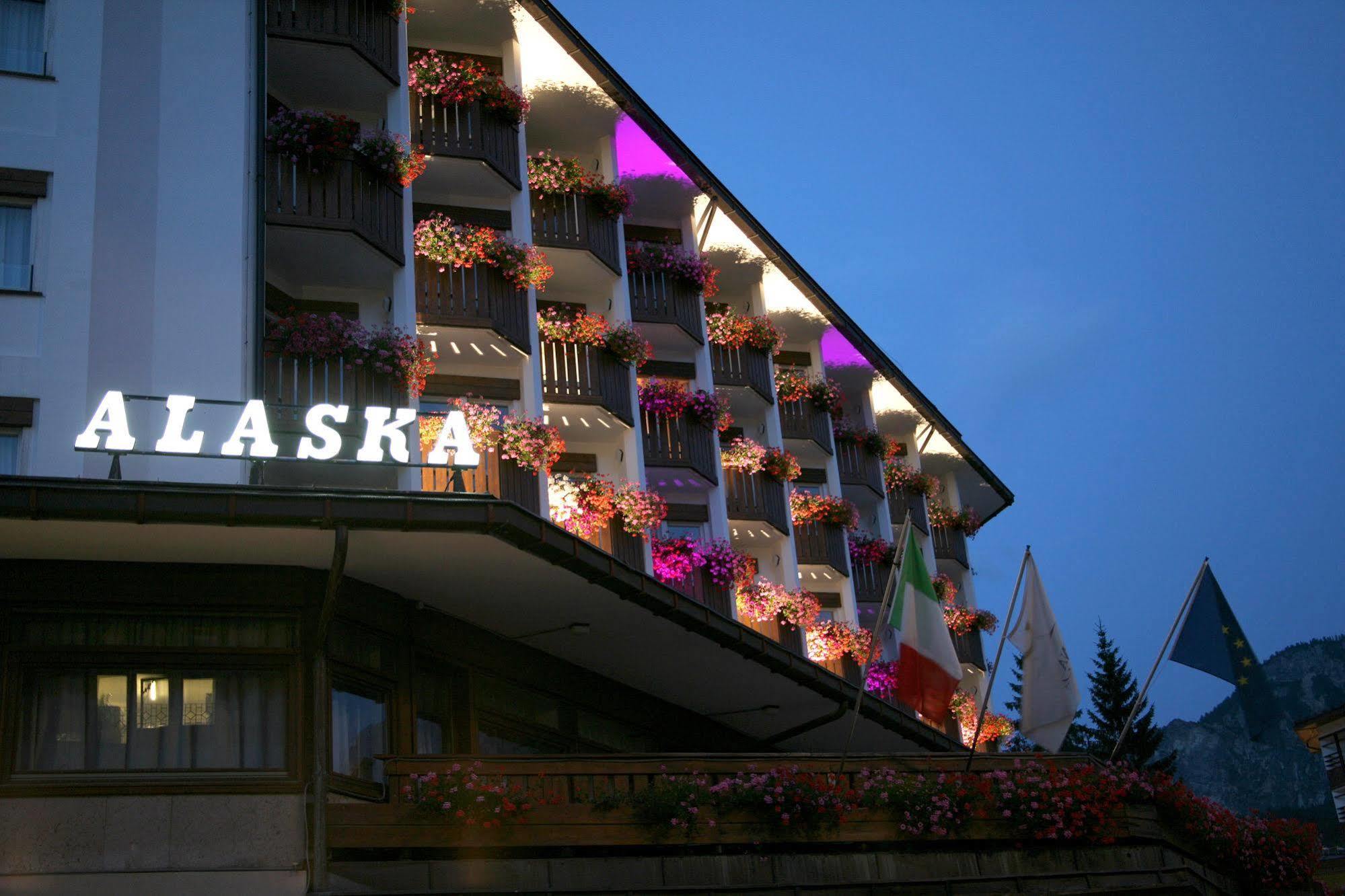 קורטינה ד'אמפזו Hotel Alaska Cortina מראה חיצוני תמונה
